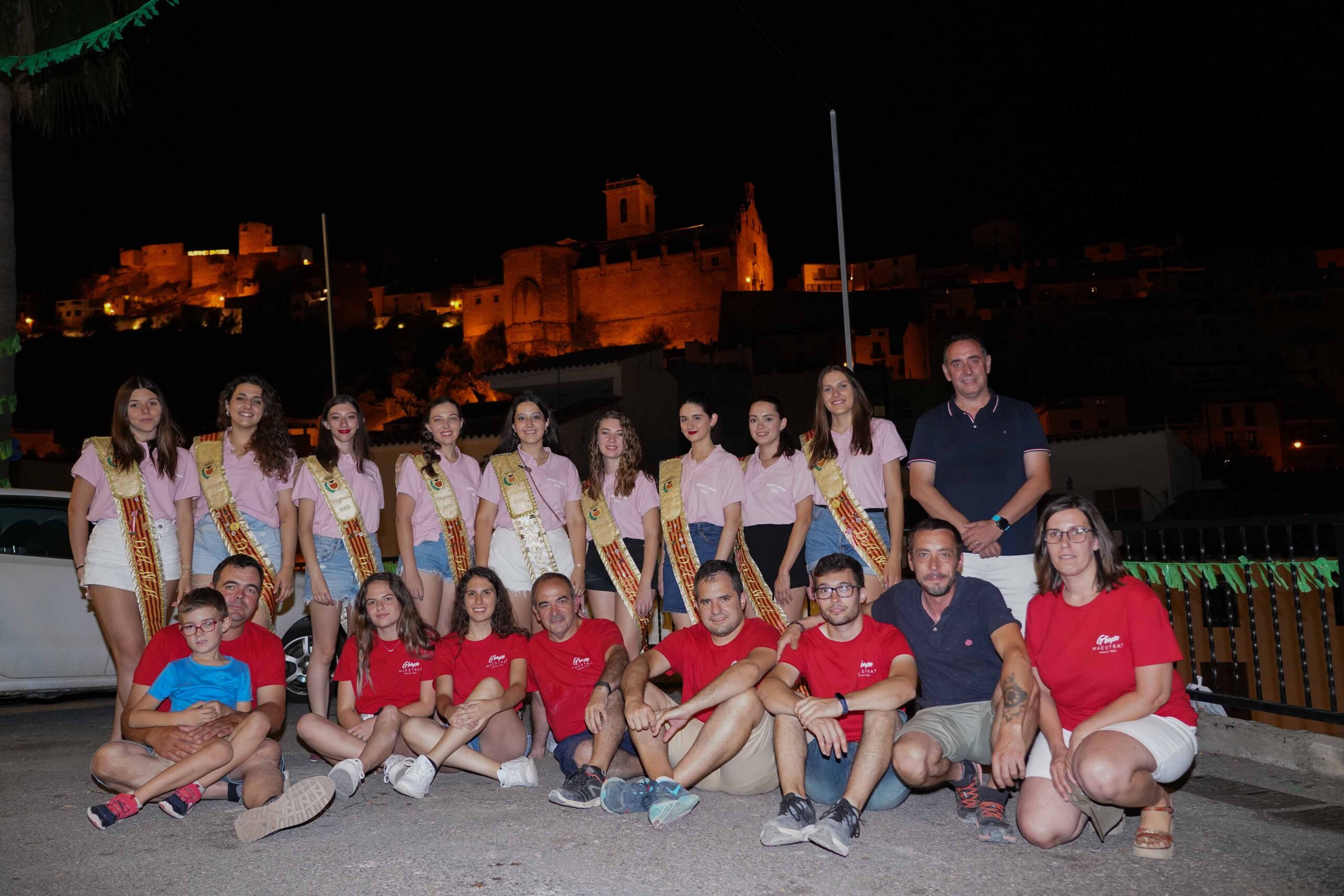 Reina, dames i comissió de festes amb l'alcalde / Reina, damas y comisión de fiestas con el alcalde